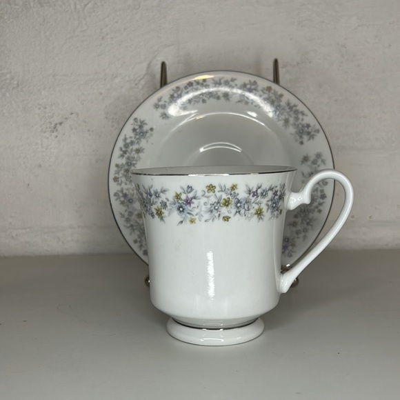 O657 Elegance by Dynasty China 2pc Footed Cup and Saucer Set - Picture 4 of 5